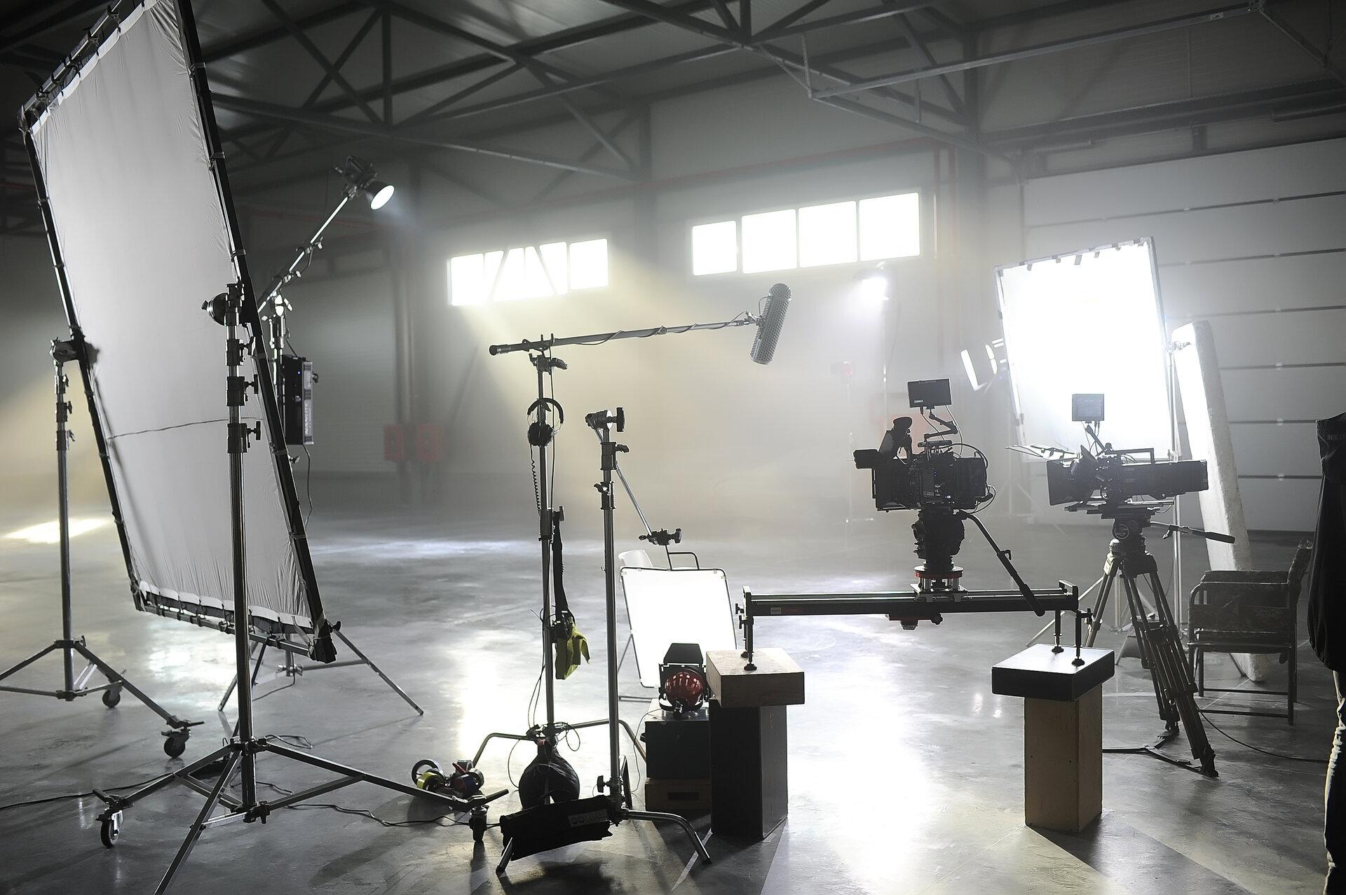 Professionelles Videostudio, hinter den Kulissen eines Videodrehs